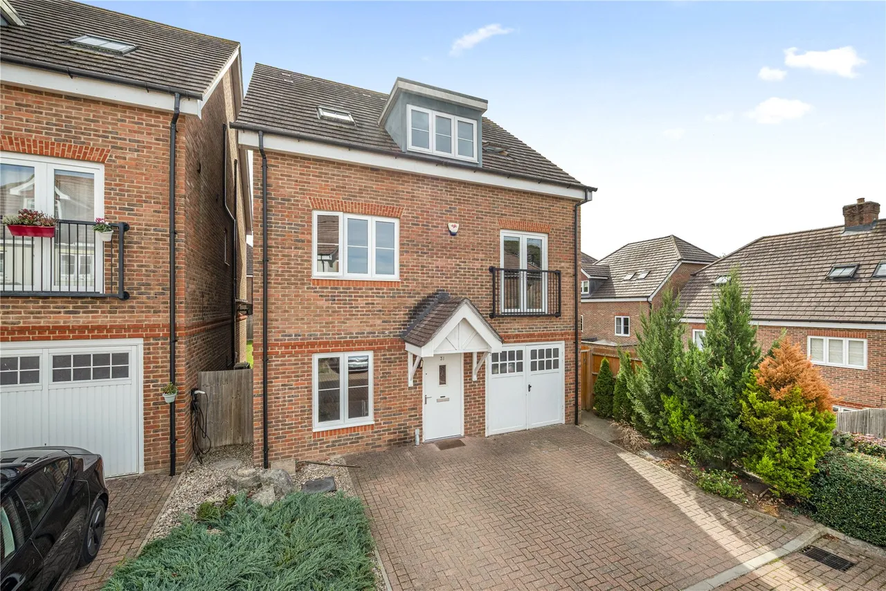 4 bed house for sale, Brookwood Farm Drive, Knaphill, GU21