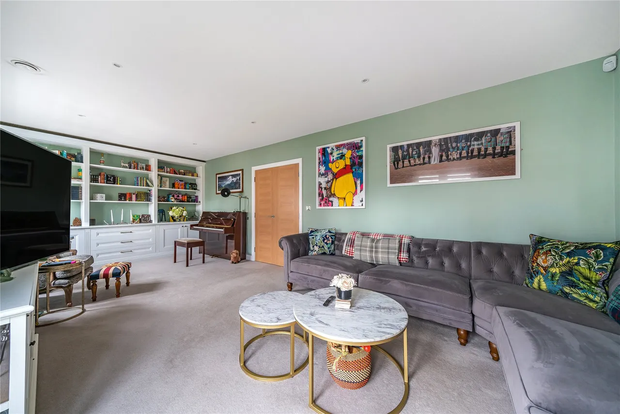 Brookwood Farm Drive, Knaphill, GU21, photo 9