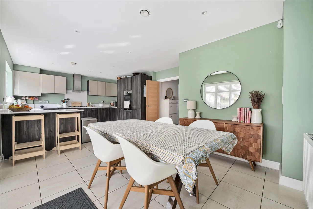 Brookwood Farm Drive, Knaphill, GU21, photo 5