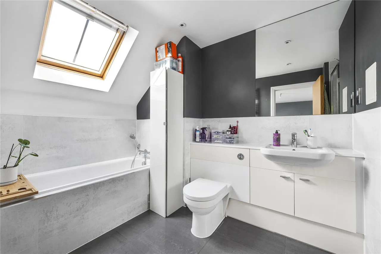 Brookwood Farm Drive, Knaphill, GU21, photo 21