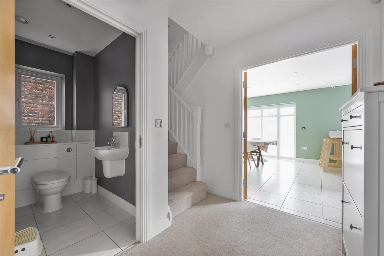 Brookwood Farm Drive, Knaphill, GU21, photo 8