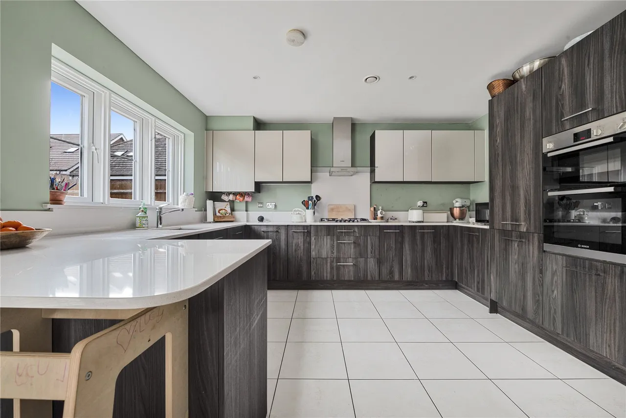 Brookwood Farm Drive, Knaphill, GU21, photo 3