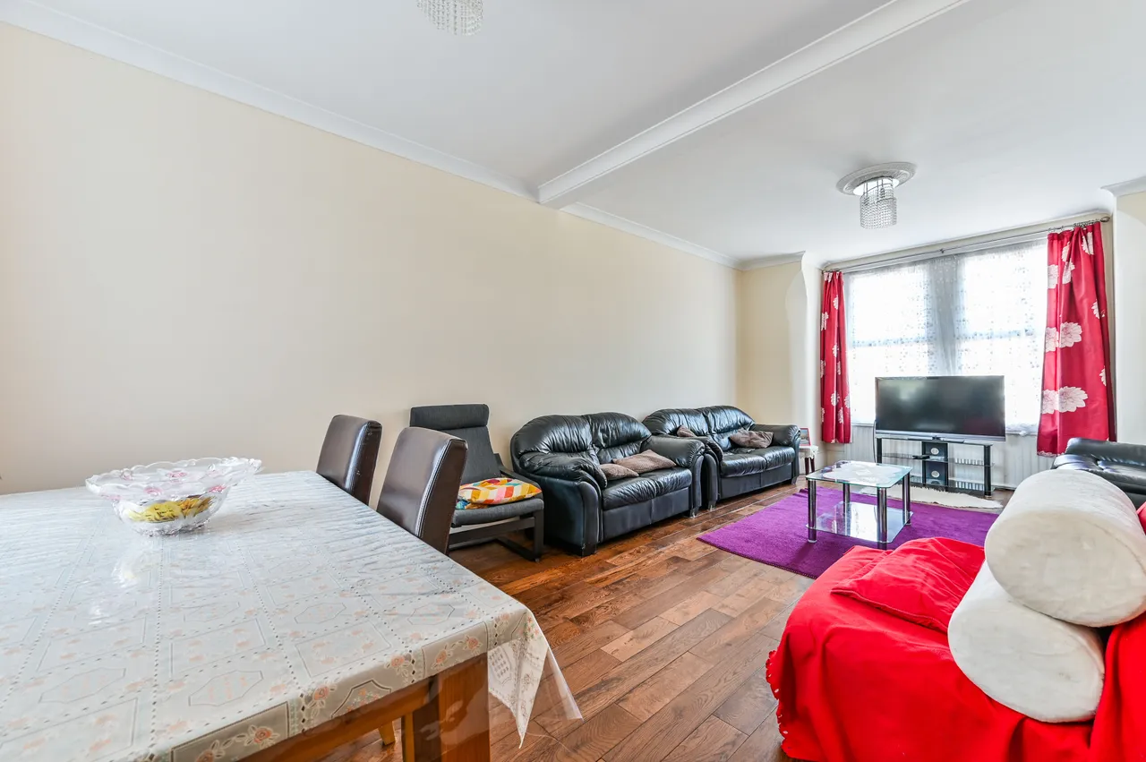 42 Mannock Road, London, photo 8