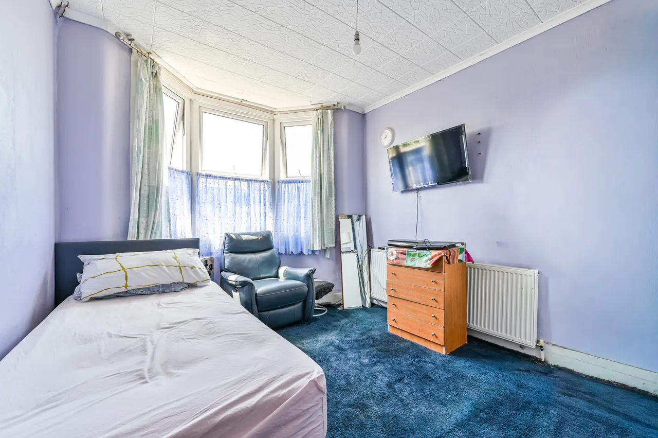 42 Mannock Road, London, photo 7