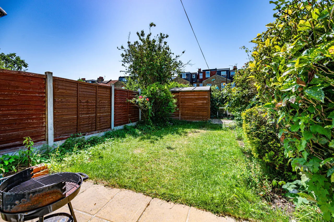 42 Mannock Road, London, photo 9