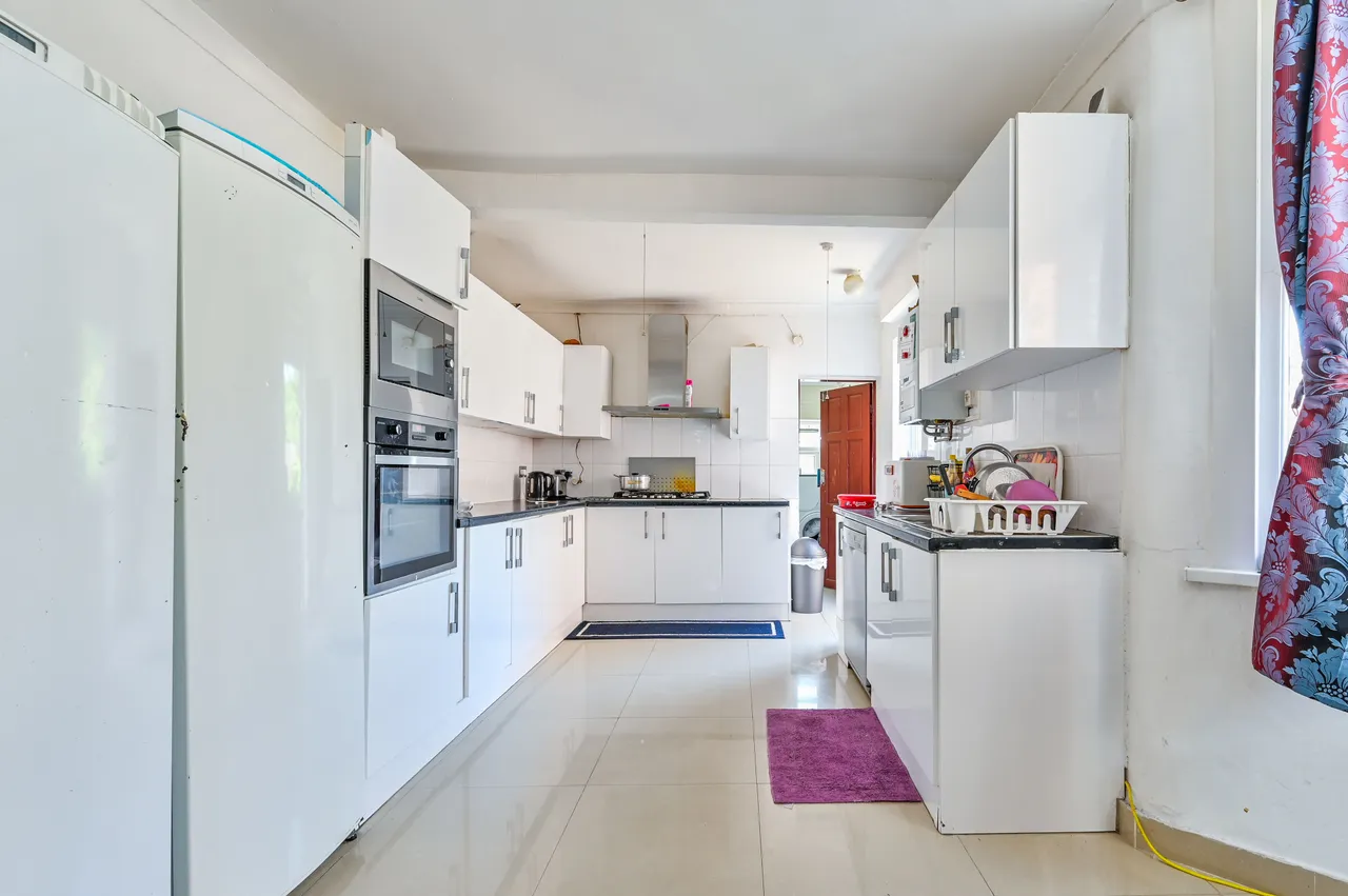 42 Mannock Road, London, photo 6