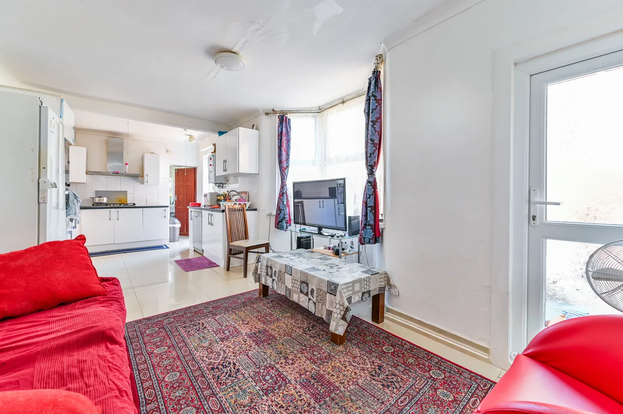 42 Mannock Road, London, photo 5