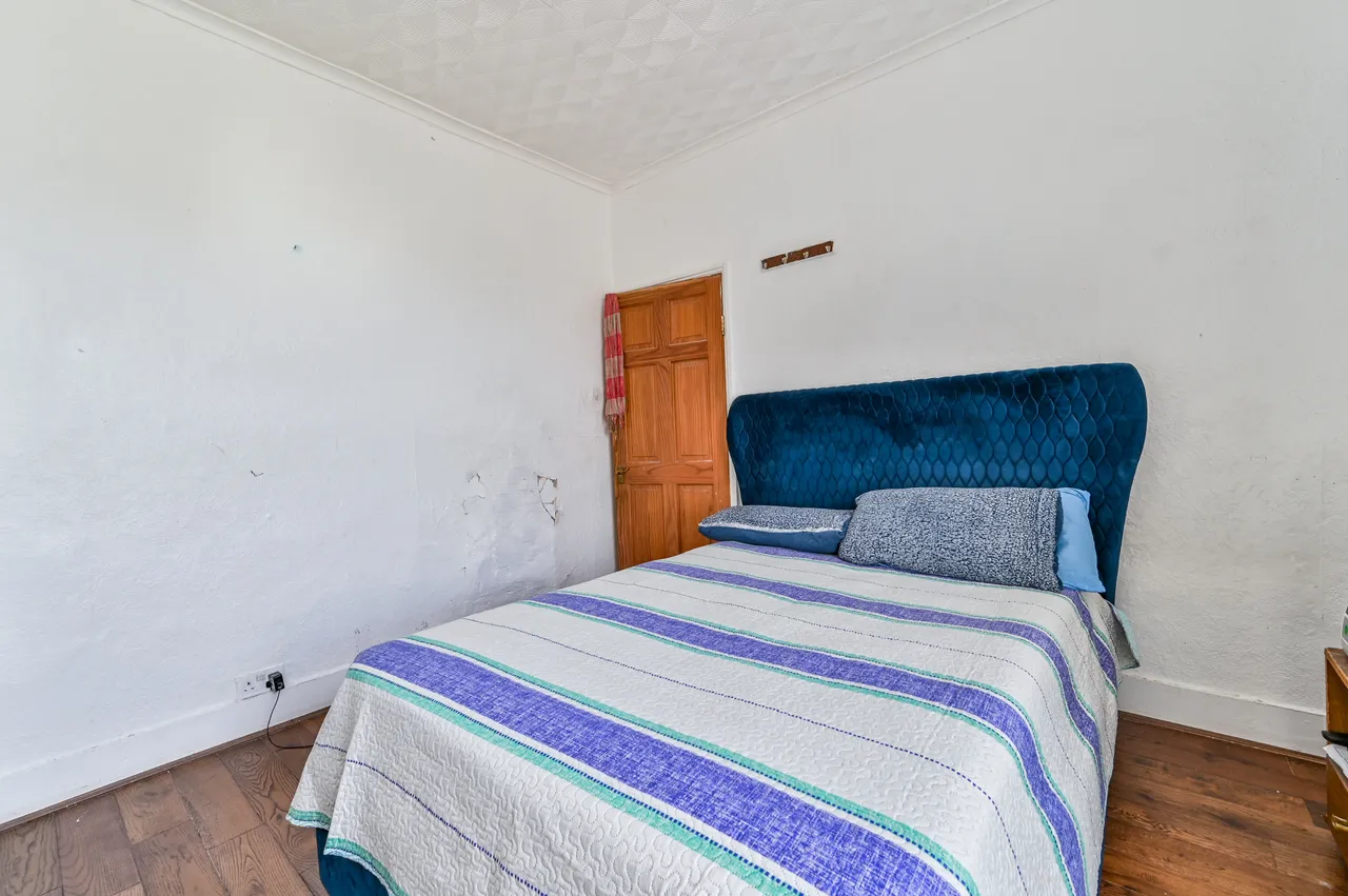 42 Mannock Road, London, photo 12