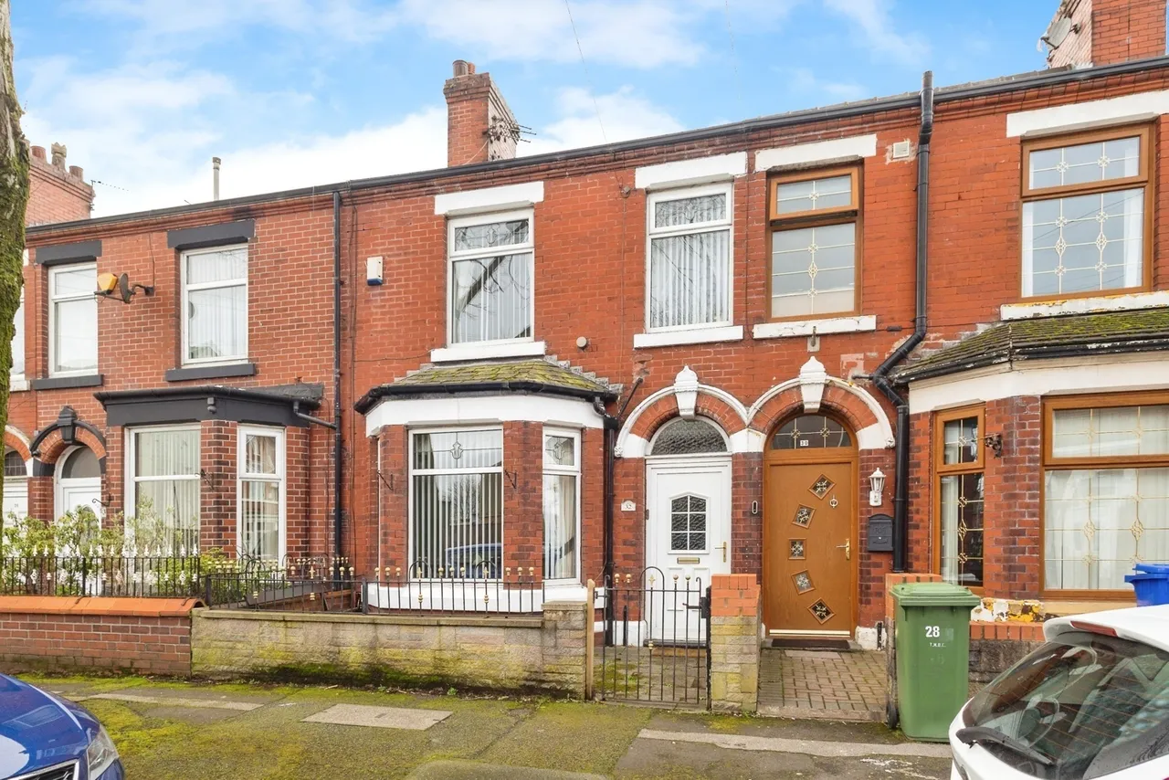 3 bed house for sale — Crowthorn Road, Ashton-under-Lyne, Greater Manchester, OL7