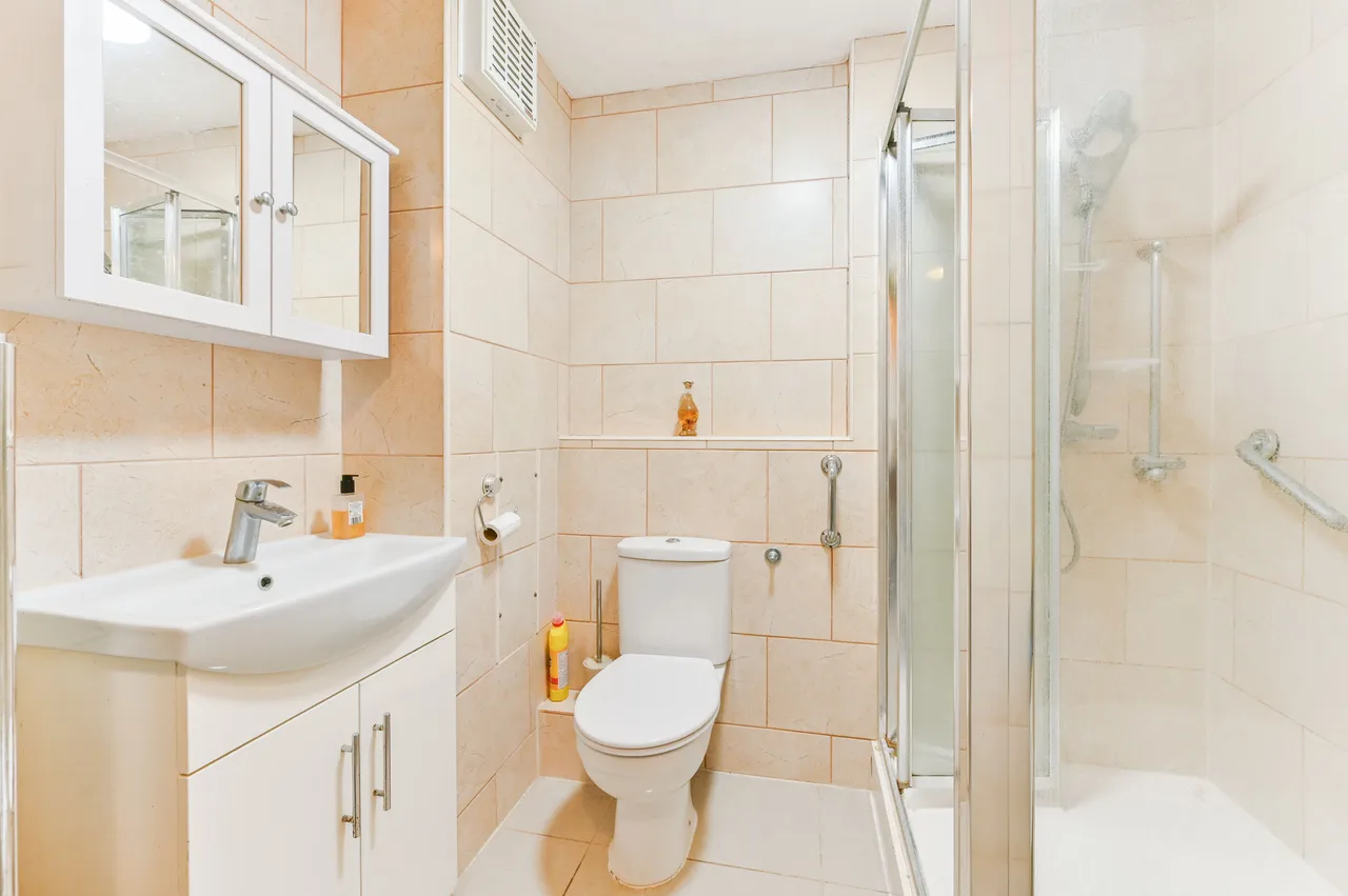 20 Cadogan Court, Kingston Road, New Malden, photo 8