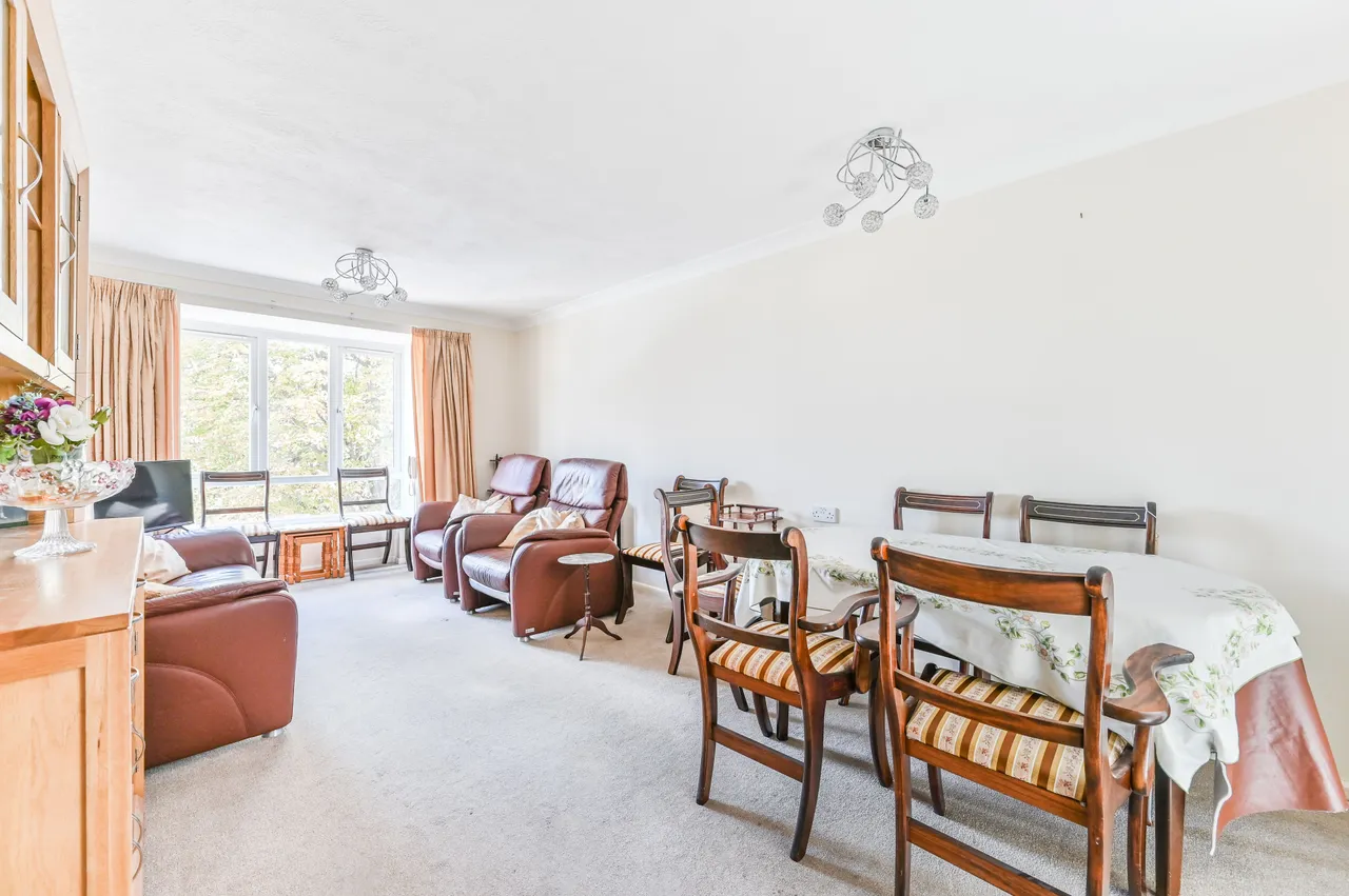 20 Cadogan Court, Kingston Road, New Malden, photo 2