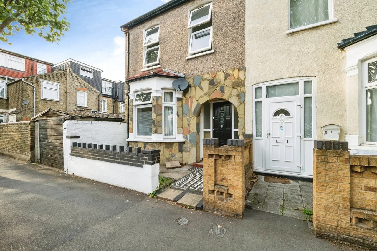 2 bed house for sale, Haldane Road, East Ham, E6