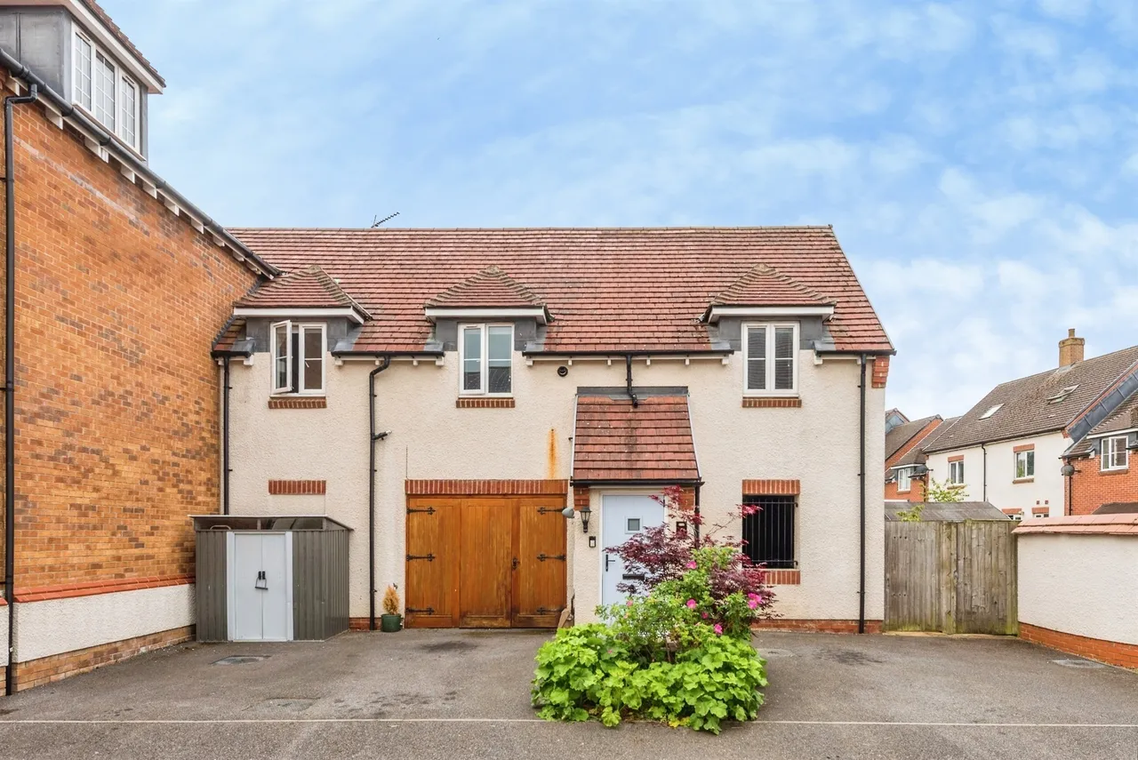 2 bed house for sale — Cotts Field, Haddenham, Aylesbury