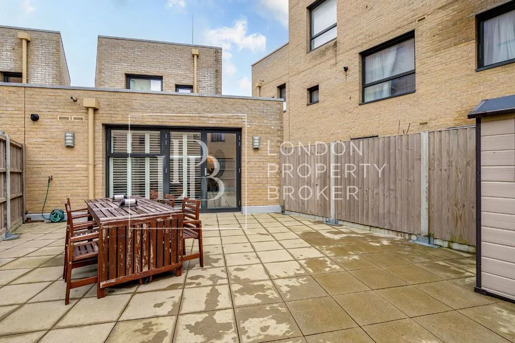 Valentina Avenue, London, NW9, photo 16