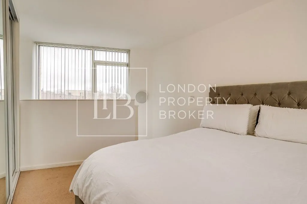 Valentina Avenue, London, NW9, photo 12