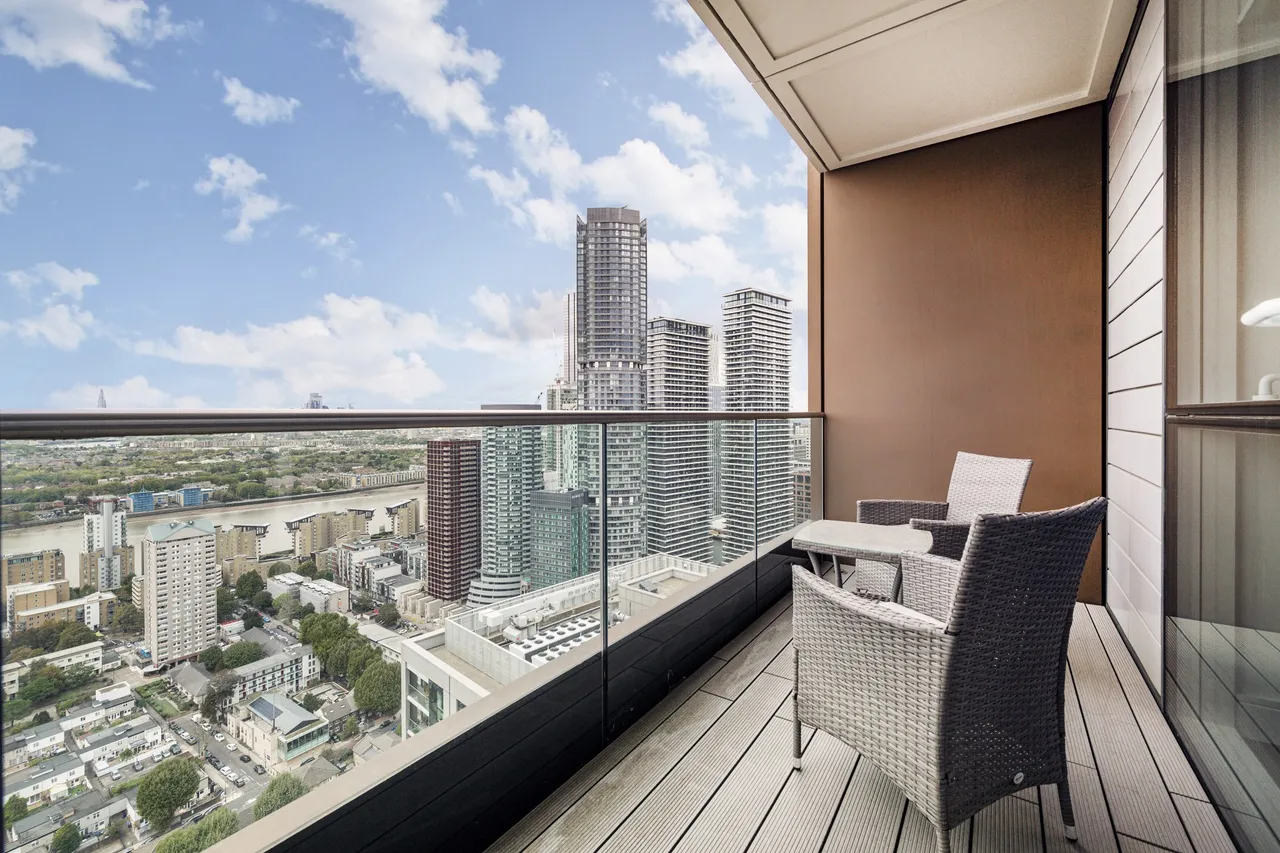 3 bed flat for sale, Harbour Way, E14