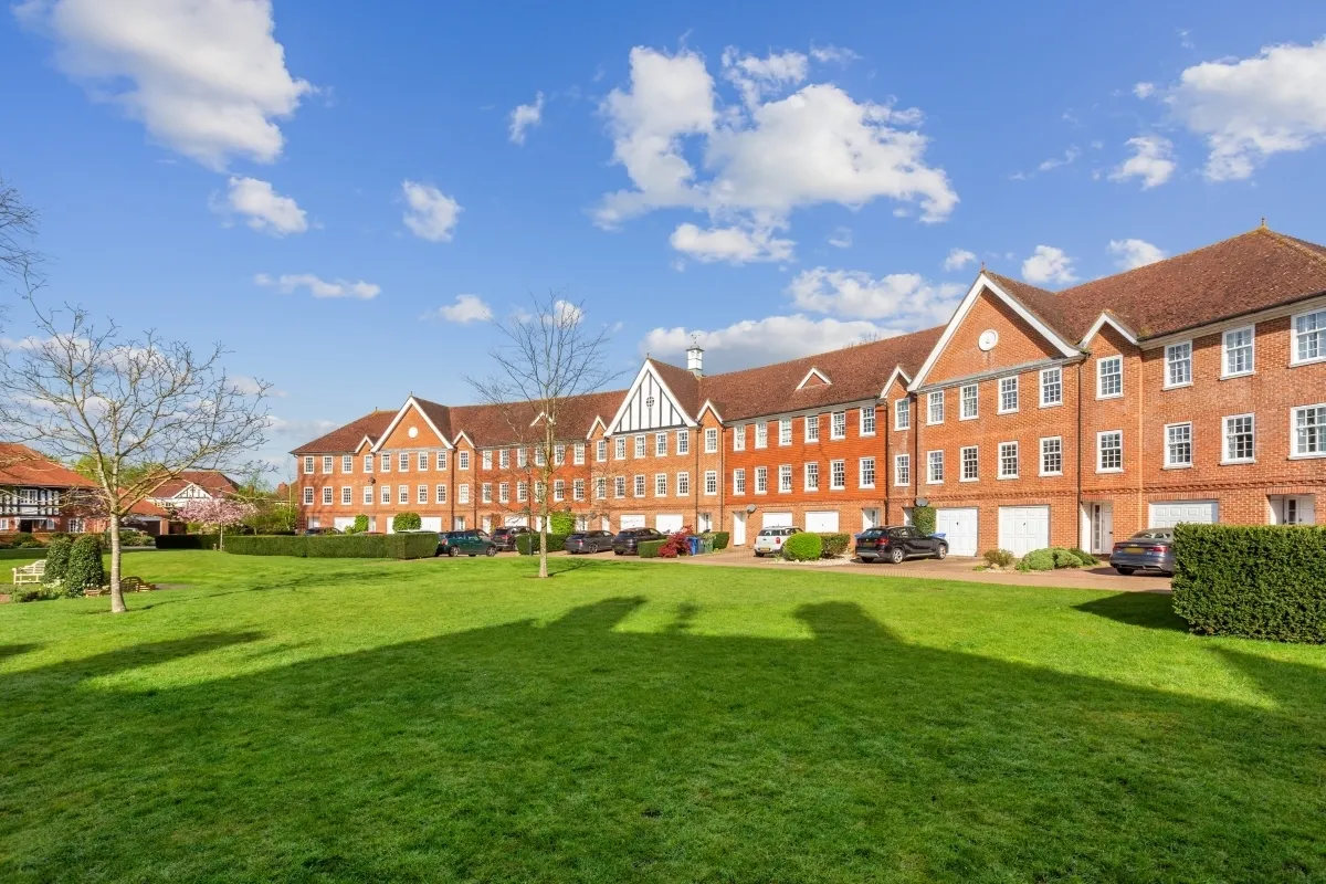 4 bed house to rent — Queens Acre Windsor SL4