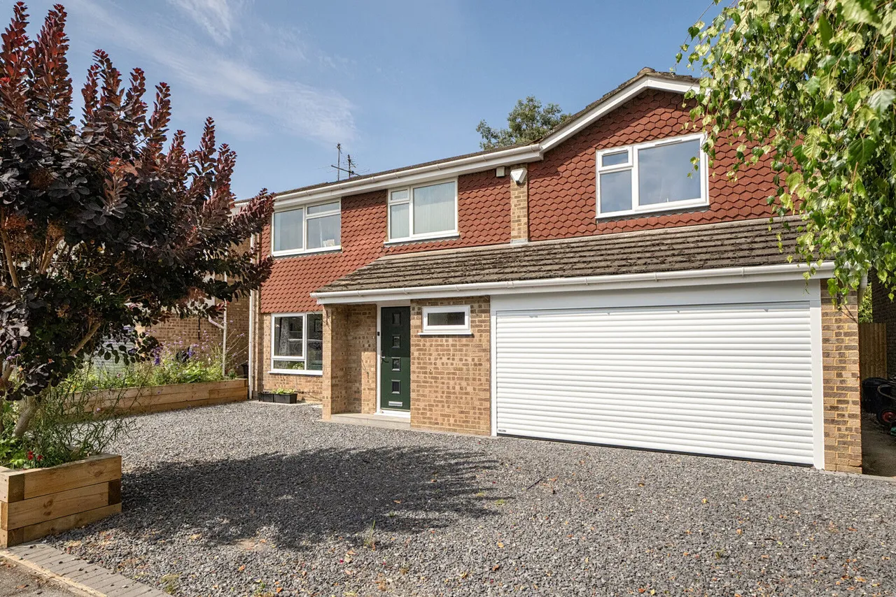 5 bed house for sale, Milestone Crescent, Charvil, RG10