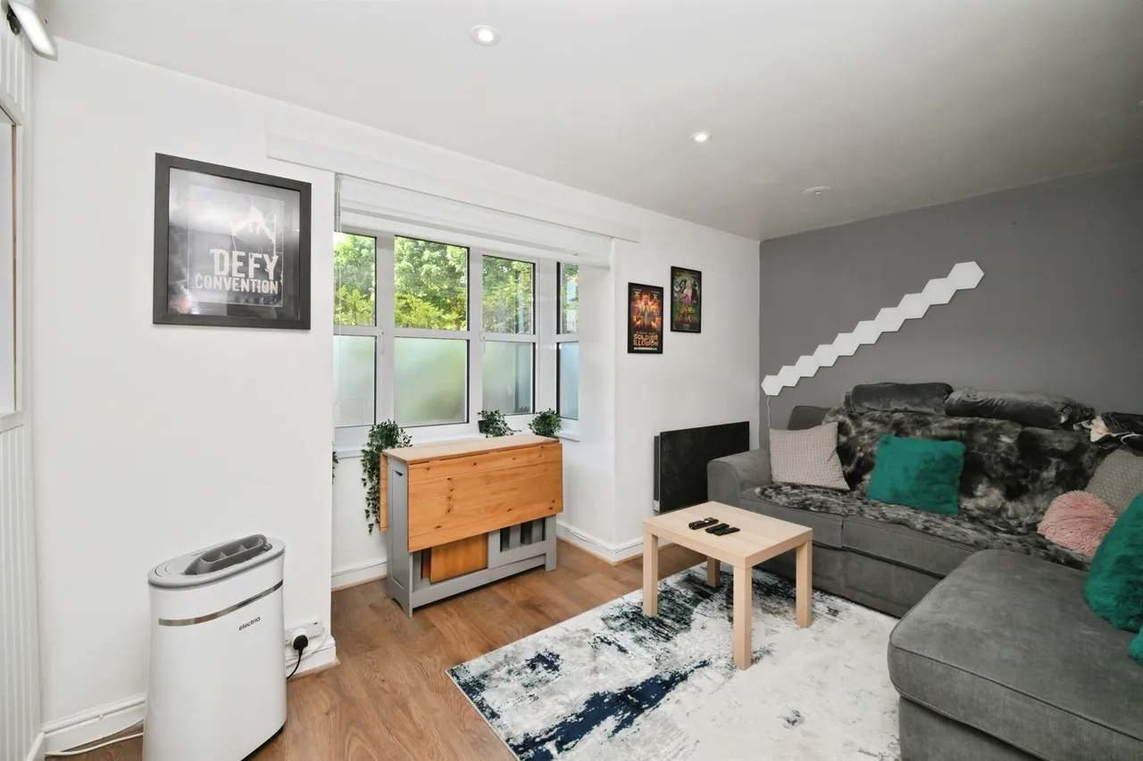 Plomer Avenue, Hoddesdon, photo 6