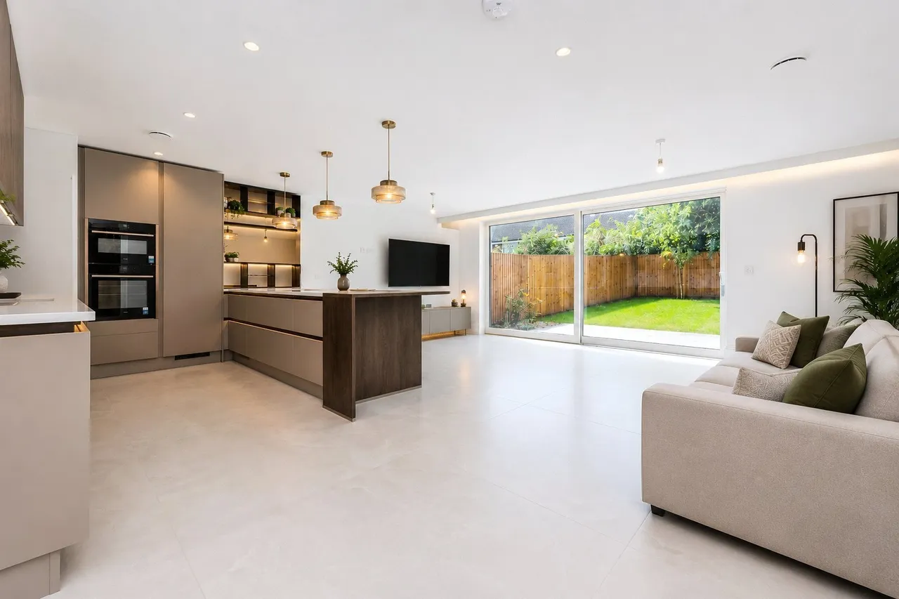 Highfield Avenue, Sale, Greater Manchester, M33, photo 4