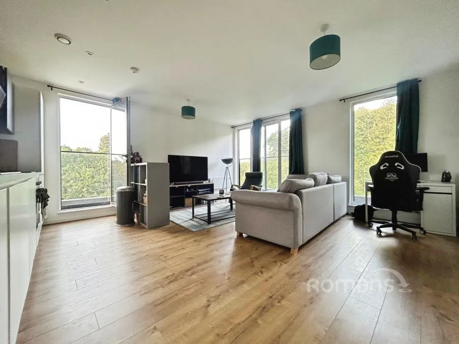 Farnborough Road, Farnborough, GU14, photo 2
