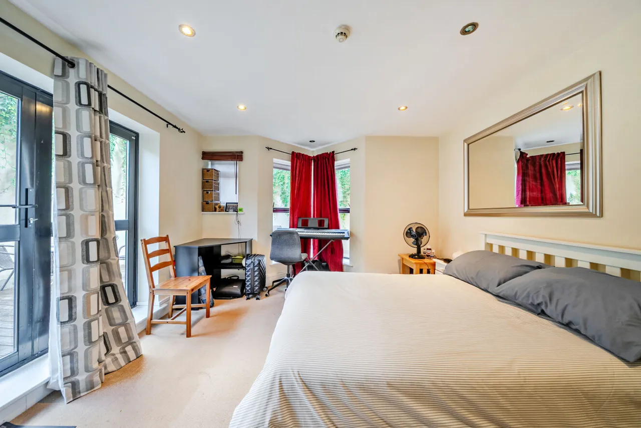 East Gardens, Colliers Wood, London, SW17, photo 2