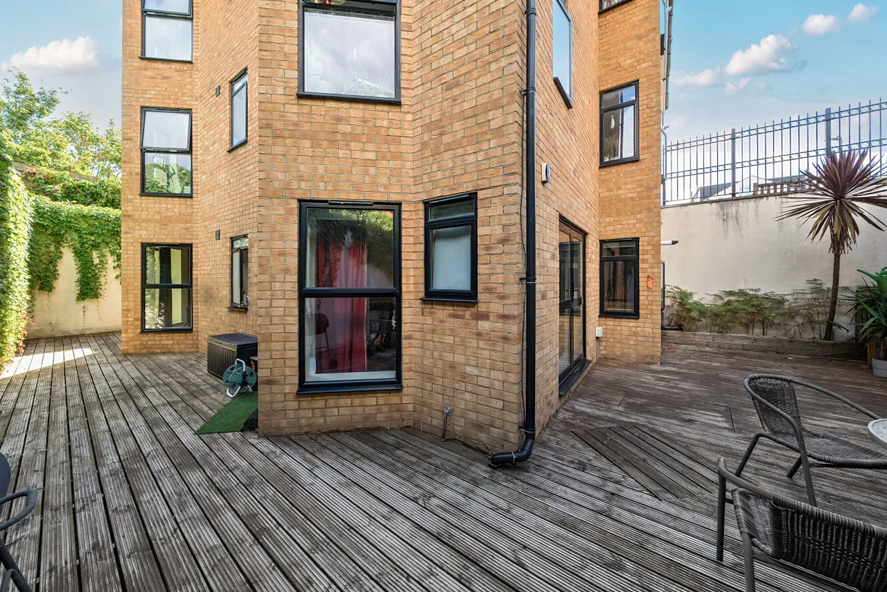 East Gardens, Colliers Wood, London, SW17, photo 3