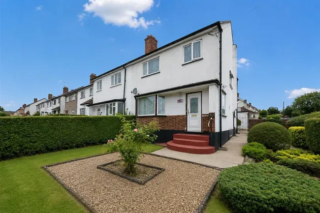 3 bed house for sale — Norwich Road, Northwood