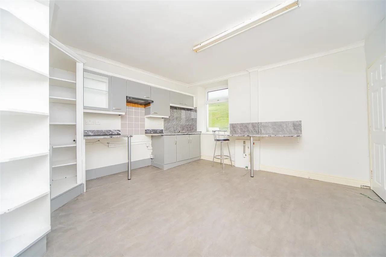 East Road, Tylorstown, Ferndale, CF43 3BU, photo 5