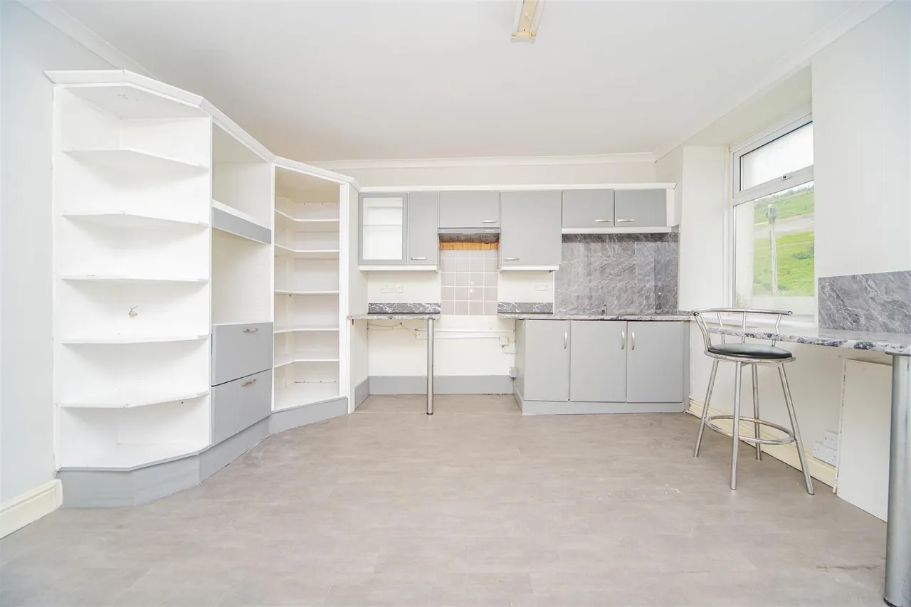 East Road, Tylorstown, Ferndale, CF43 3BU, photo 2