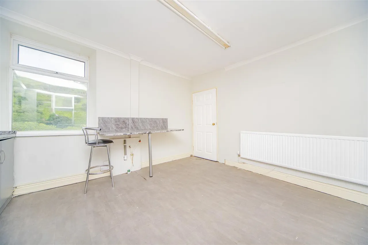 East Road, Tylorstown, Ferndale, CF43 3BU, photo 6