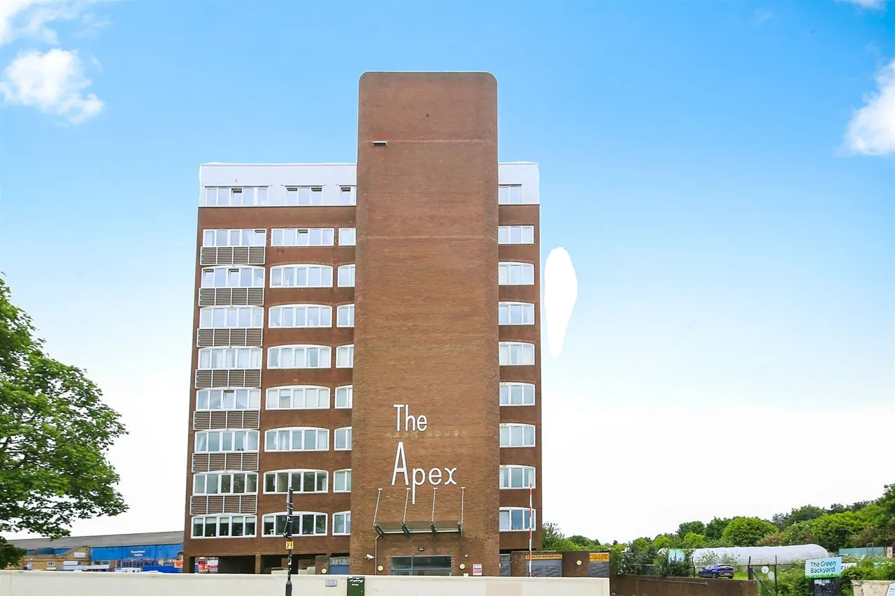 2 bed flat for sale — Oundle Road, Peterborough