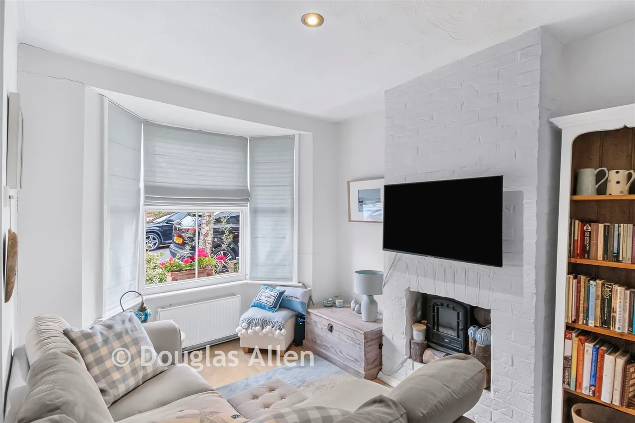 Elm Grove, Woodford Green, IG8, photo 2