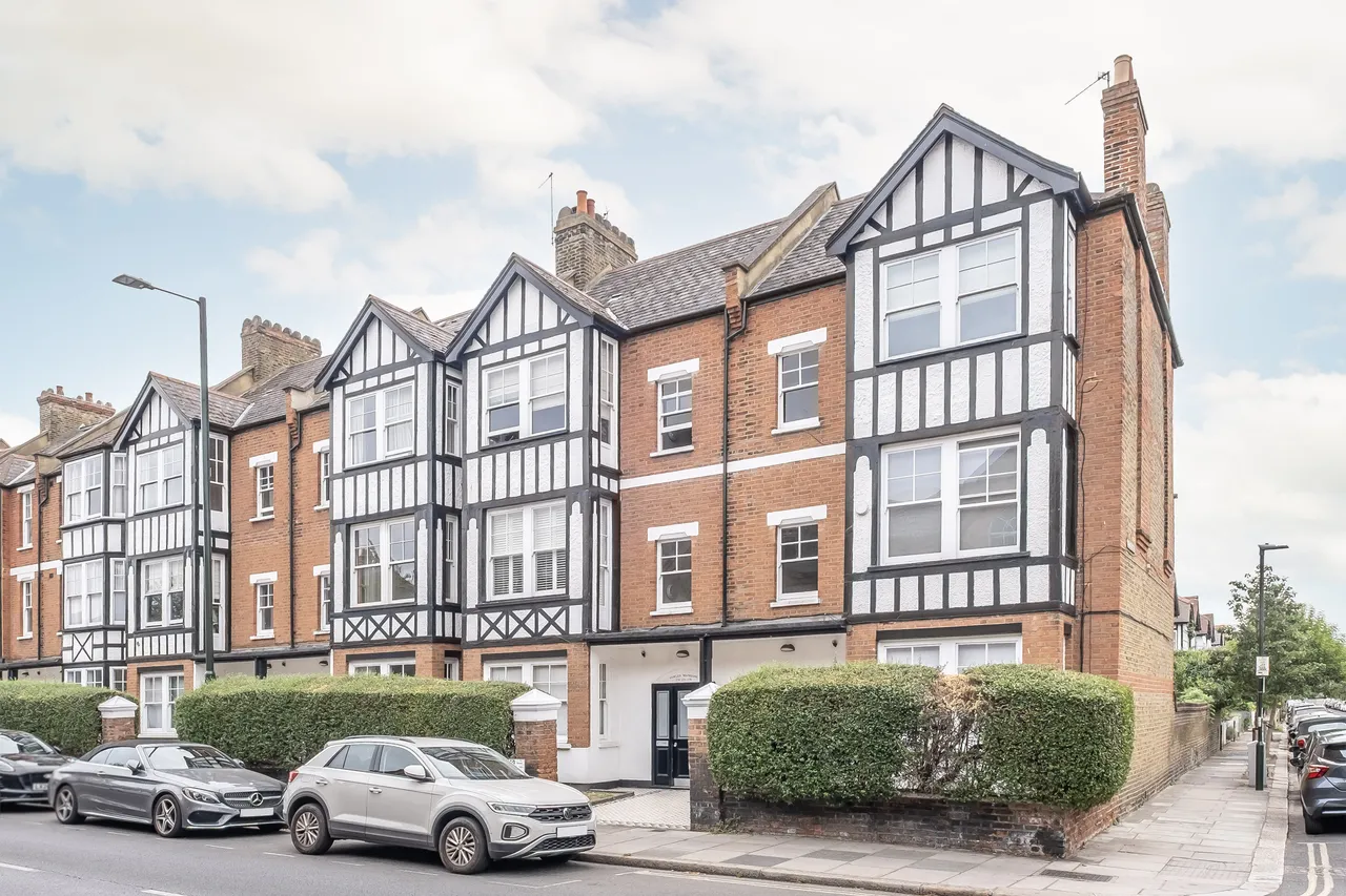 Mortlake High Street, London, SW14, photo 8