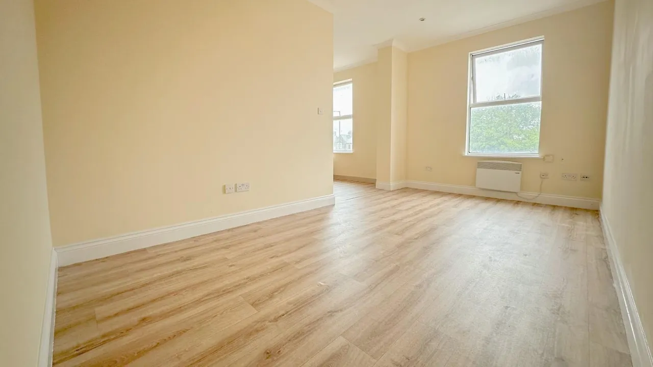 High Street, Enfield, Middlesex EN3 4HF, photo 3