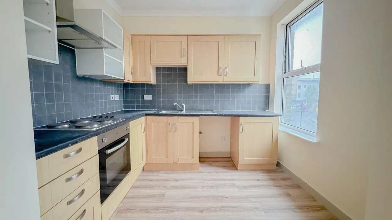 High Street, Enfield, Middlesex EN3 4HF, photo 2
