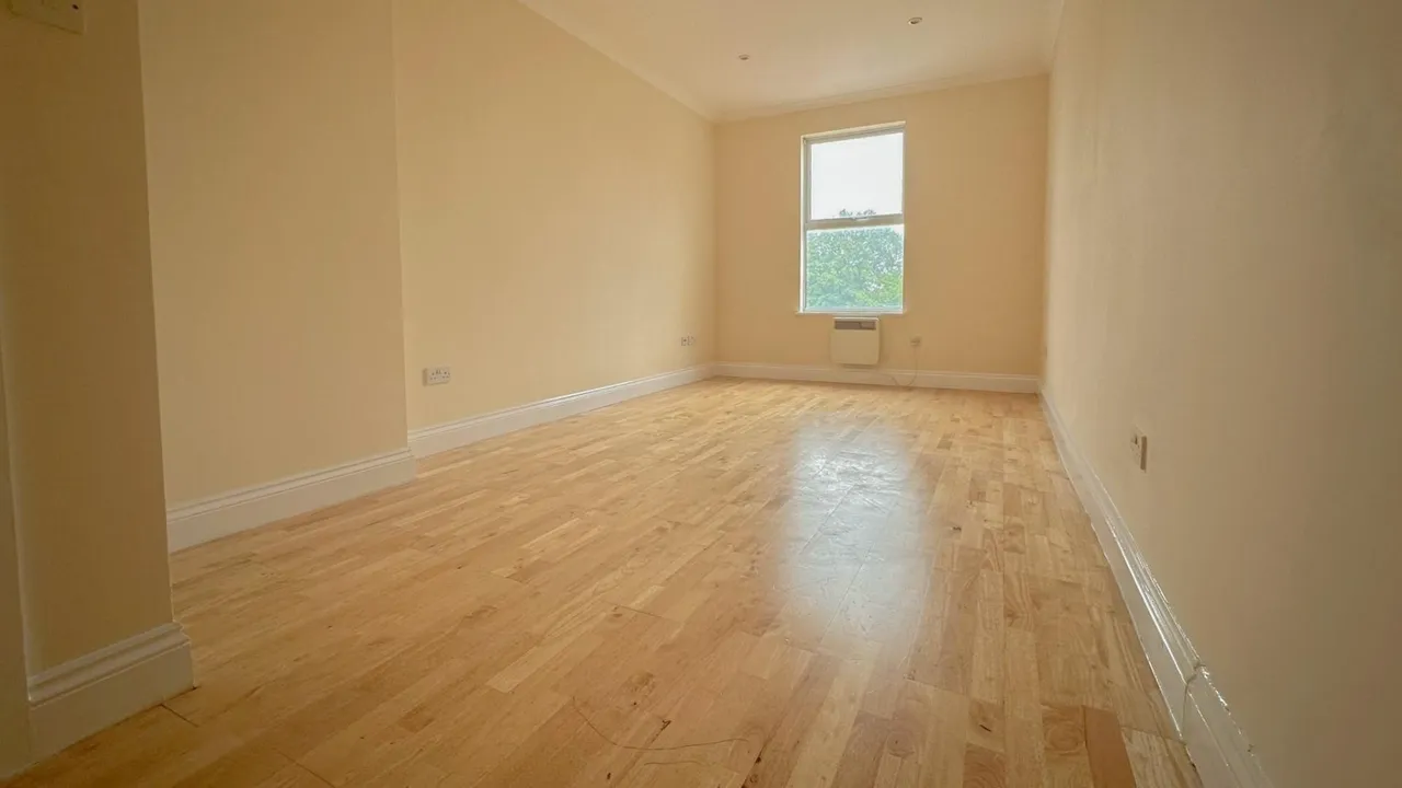 High Street, Enfield, Middlesex EN3 4HF, photo 4