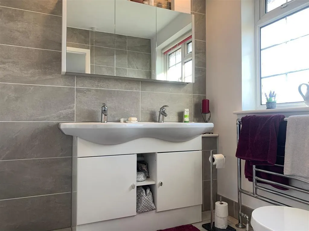 Anstey Brook, Weston Turville, HP22, photo 14