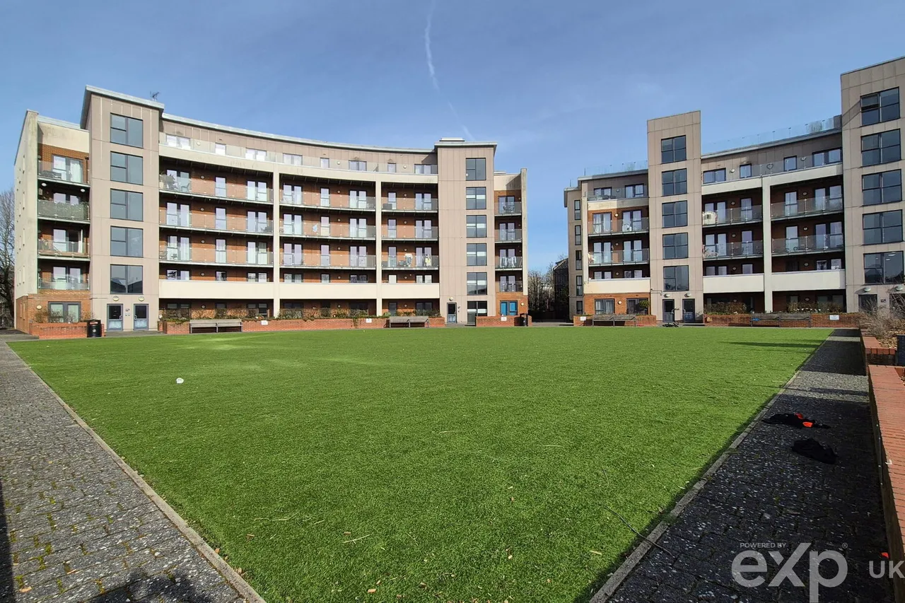 Manor Way, Borehamwood, WD6, photo 7