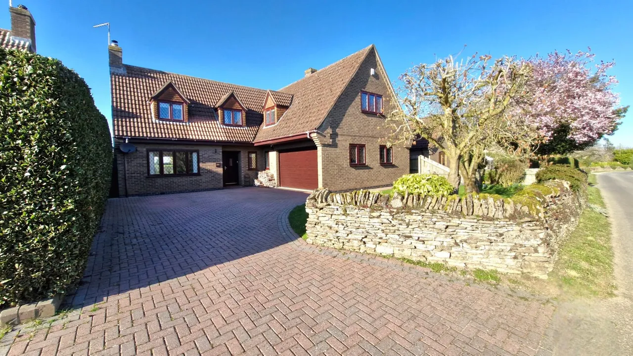 4 bed house for sale — High Street, CARLBY, Stamford, PE9
