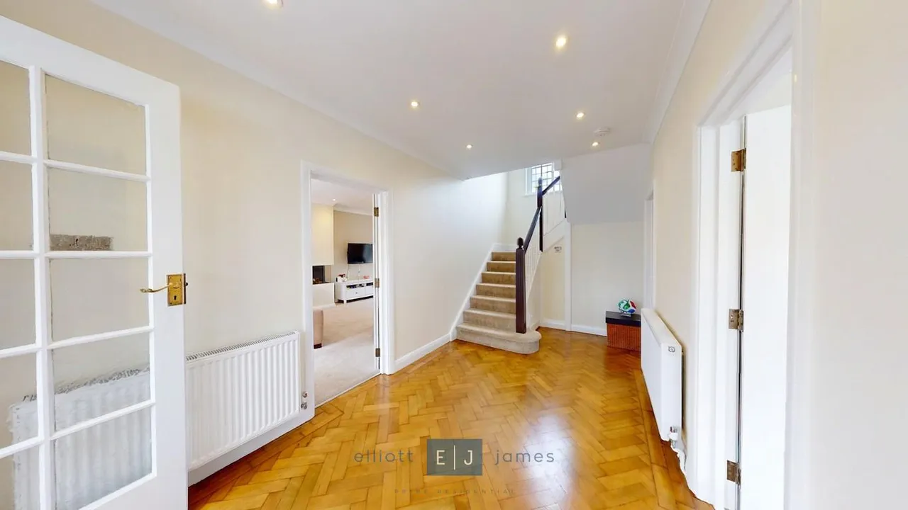 Hillcrest Road, Loughton, photo 2
