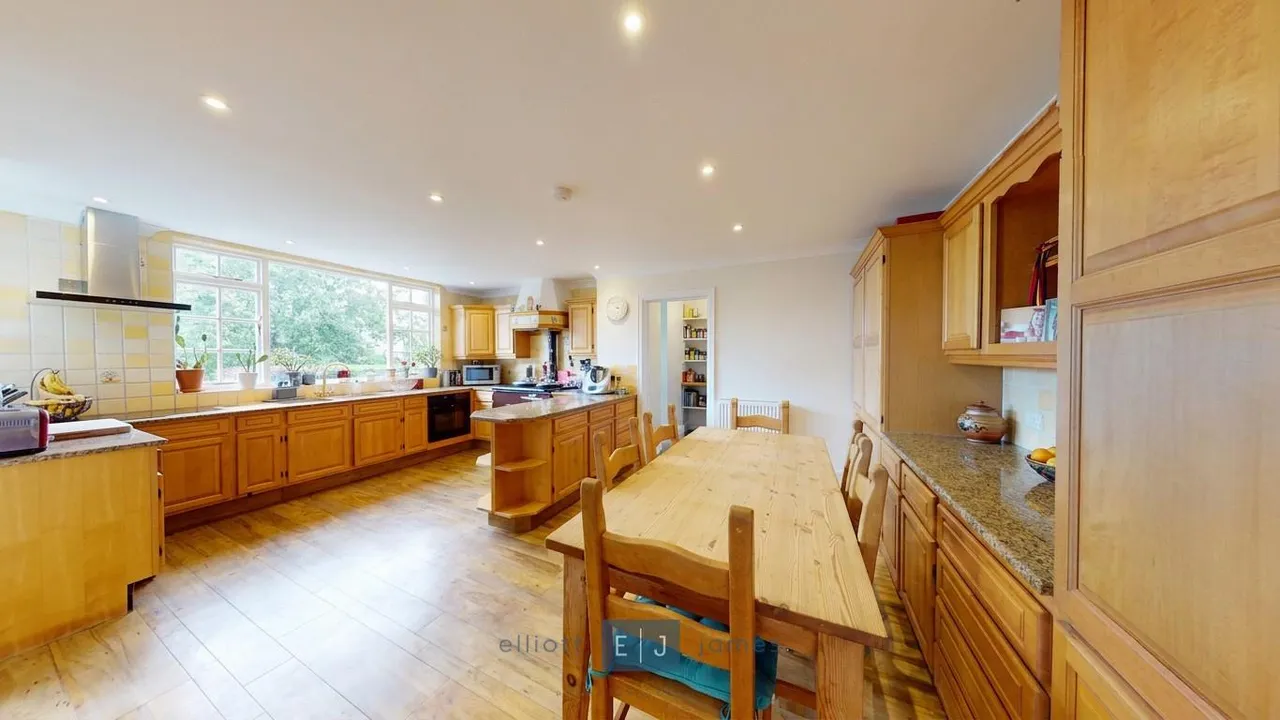 Hillcrest Road, Loughton, photo 5
