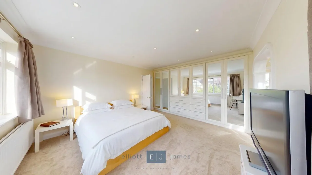 Hillcrest Road, Loughton, photo 10