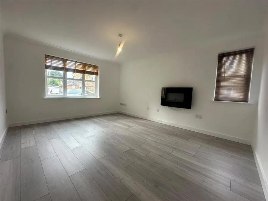 2 bed flat to rent, Cannon Gate, Slough, SL2