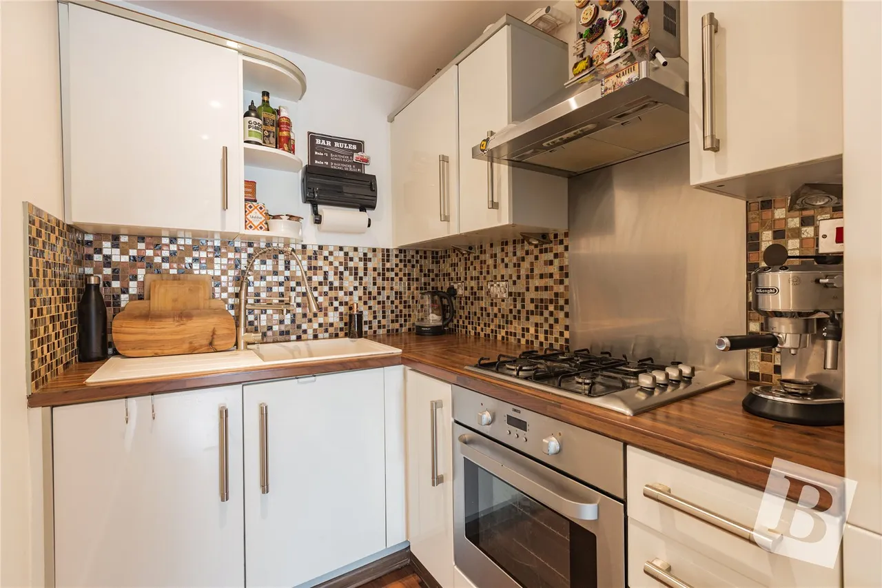 Cottons Approach, Romford, RM7, photo 3