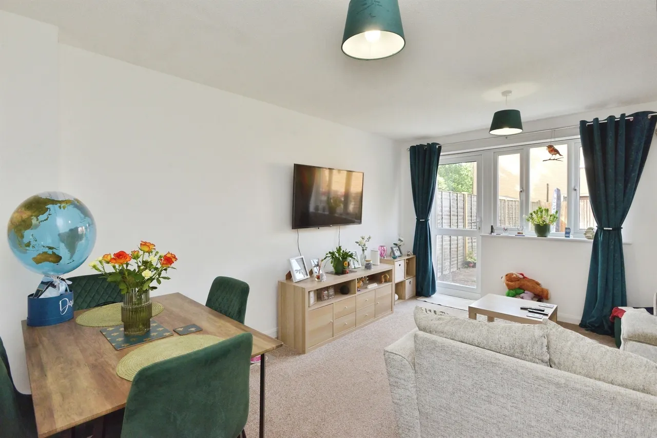 2 bed house for sale, Washfield, Furzton, MK4