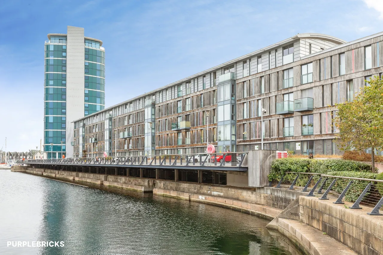 1 bed flat for sale, Dock Head Road, Chatham, ME4