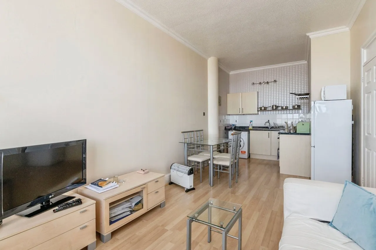 Princess Margaret Road, East Tilbury, Tilbury, Essex, RM18, photo 3