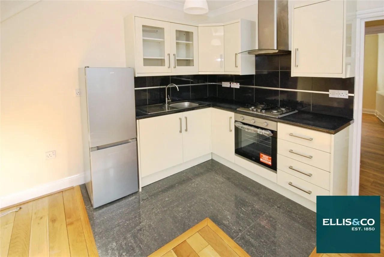 Pennine Drive, Cricklewood, NW2, photo 4