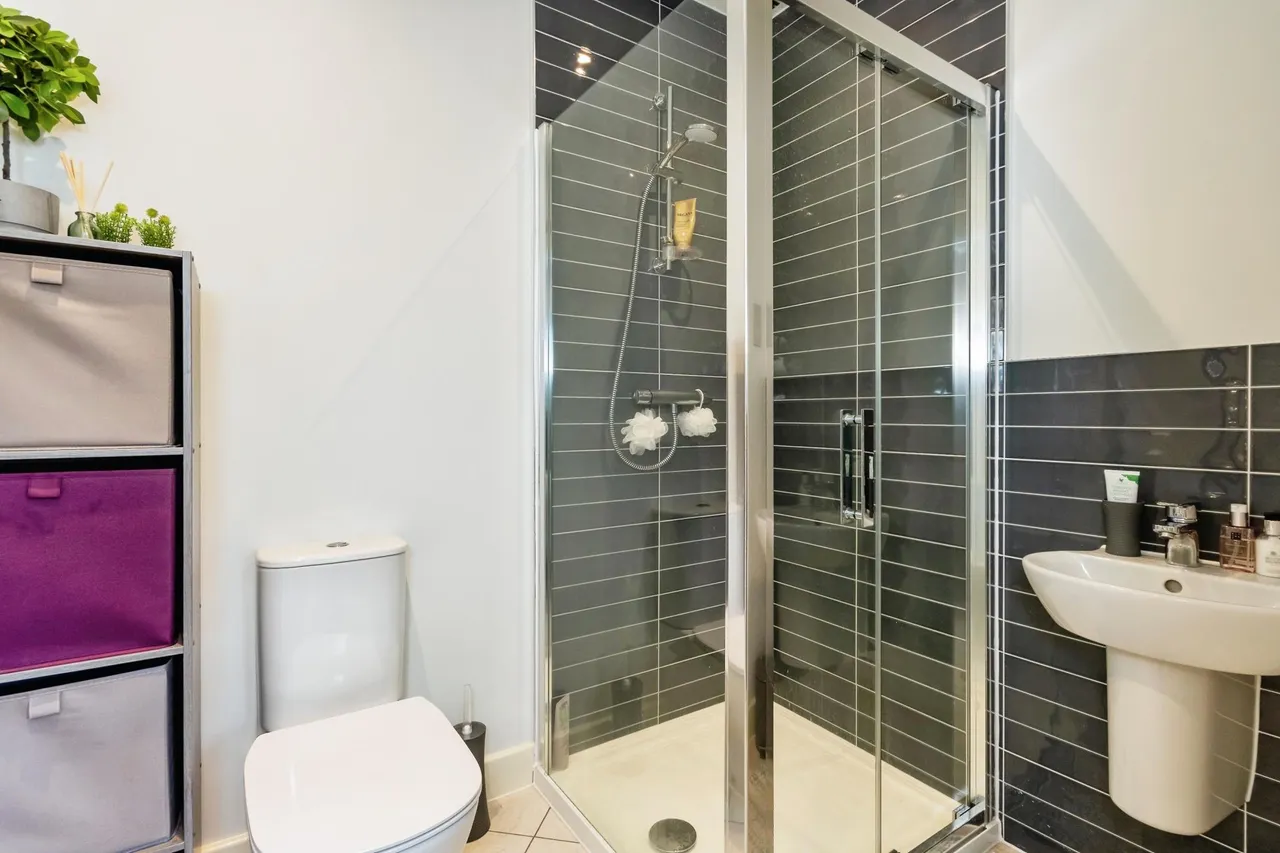 Blackburn Close, Nottingham, NG4, photo 15
